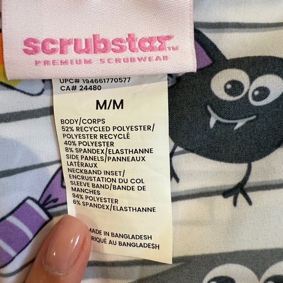 Scrubstar That's A Wrap Women's V-Neck Print Scrub Top - Black and White Medium - Picture 5 of 6